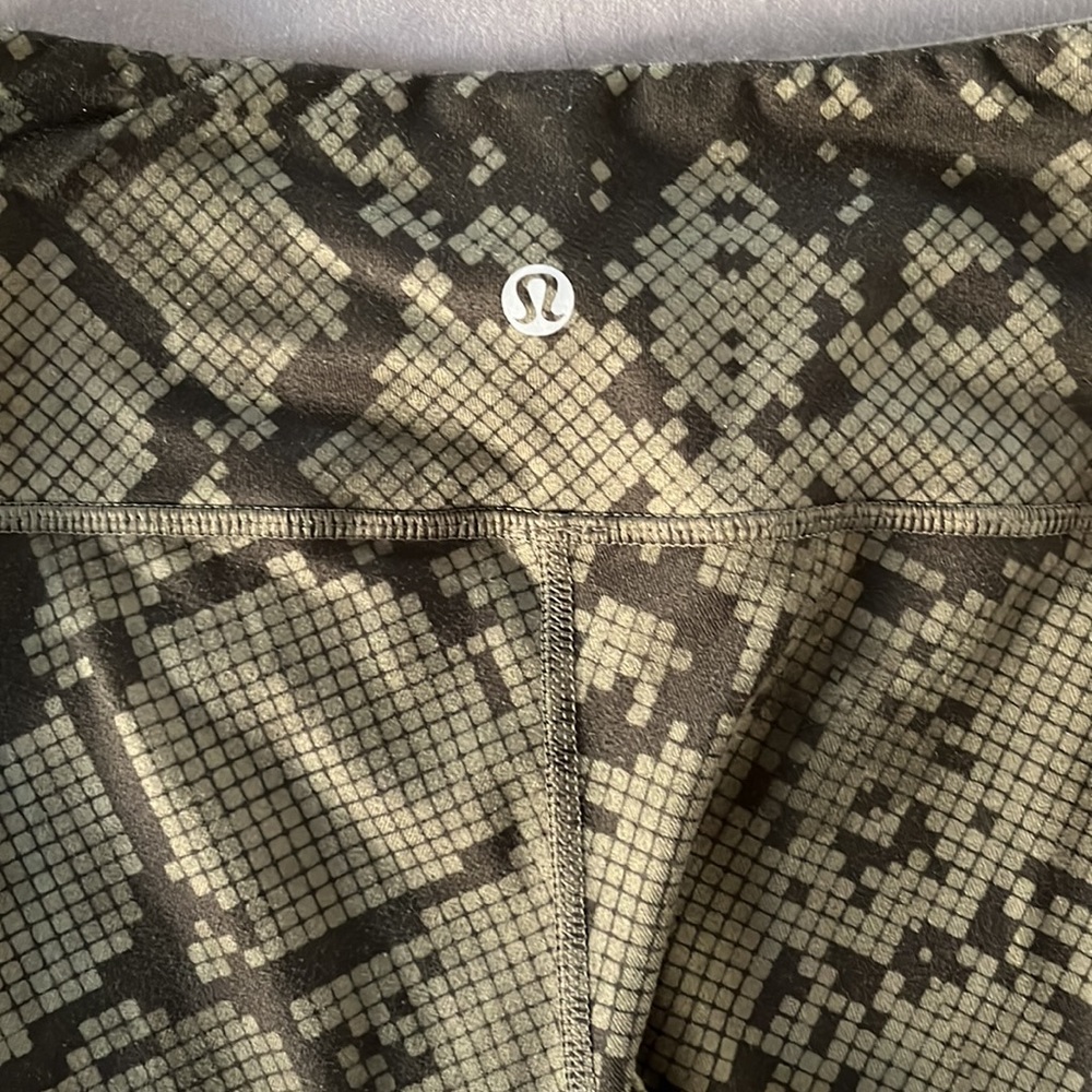 Lululemon Wunder Under Ziggy Snake Skin Crop Legg… - image 3